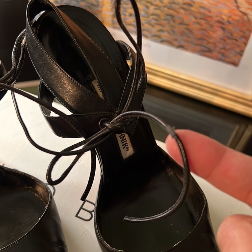 Manolo Blahnik - Picture 3 of 6